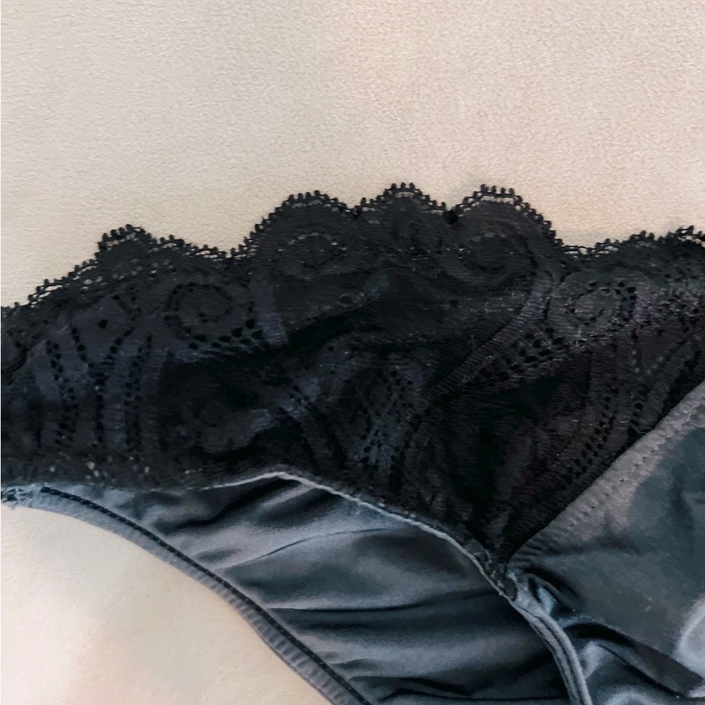 COPY - Beach Bunny Runway Edition Bikini Grey/black lace with buttons on the bo… - Picture 11 of 16